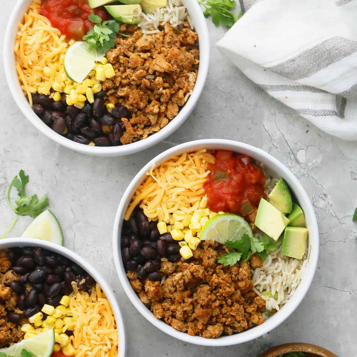 https://www.kitchenathoskins.com/wp-content/uploads/2018/03/chicken-burrito-bowl-meal-prep-3-yum.jpg