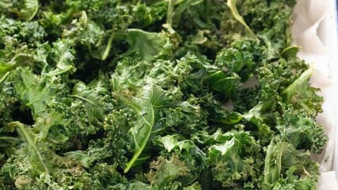 EASY AIR FRYER KALE CHIPS 🥬 Ideal for kale that's about to go bad OR