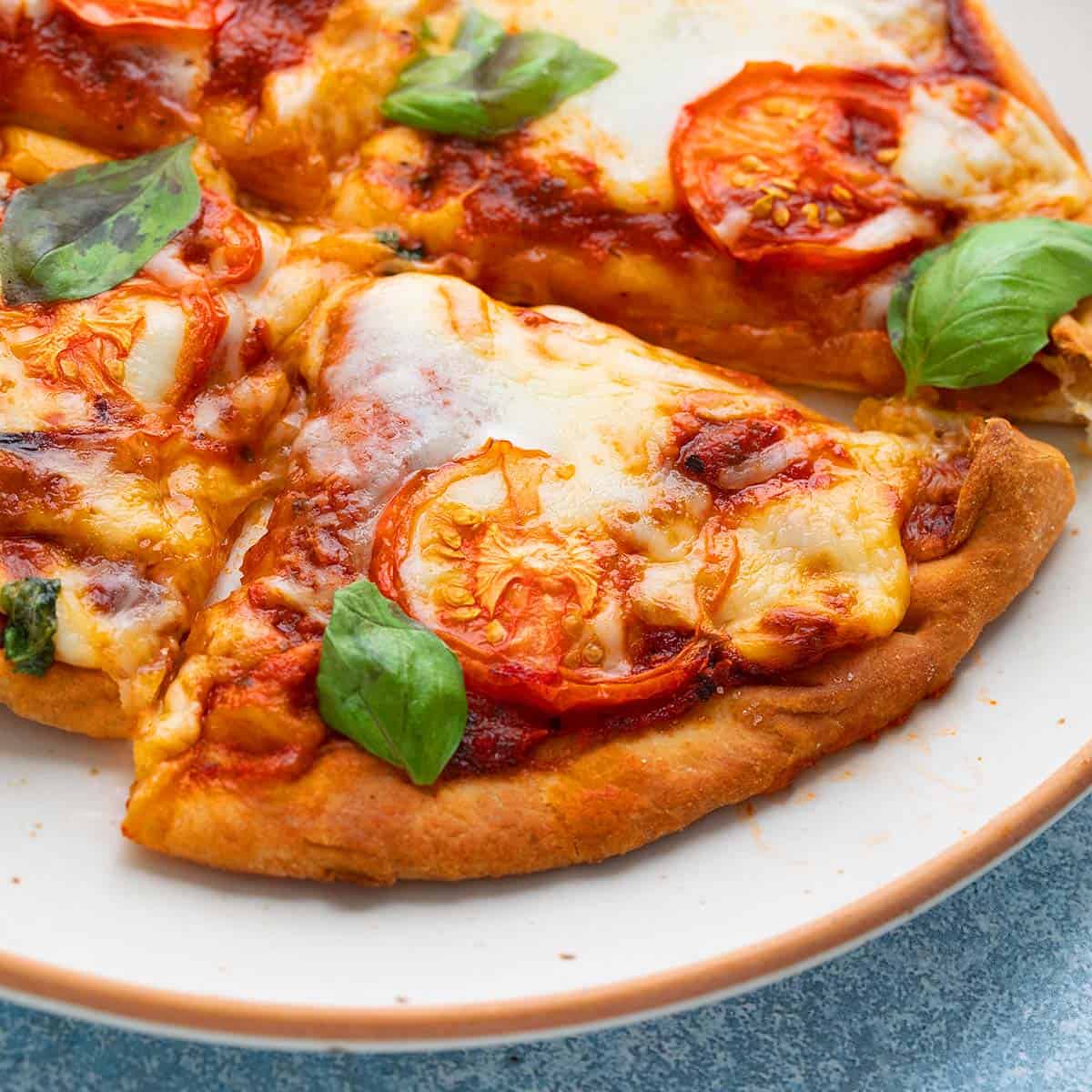 https://www.kitchenathoskins.com/wp-content/uploads/2022/09/air-fryer-naan-pizza-9.jpg